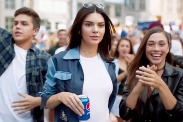 kender jenner with pepsi 1 600x400